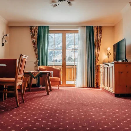 Отель Post Post Hotel - Alpine Boutique Hotel & Spa Бад Хофгаштайн