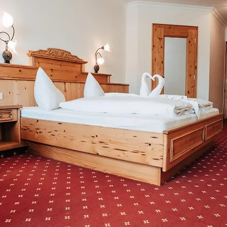 Отель Post Post Hotel - Alpine Boutique Hotel & Spa Бад Хофгаштайн