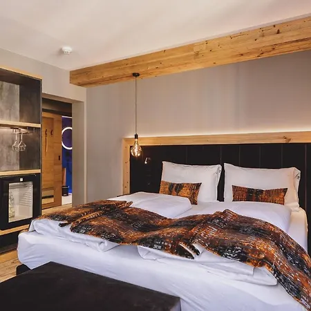 Post Post - Alpine Boutique & 4*